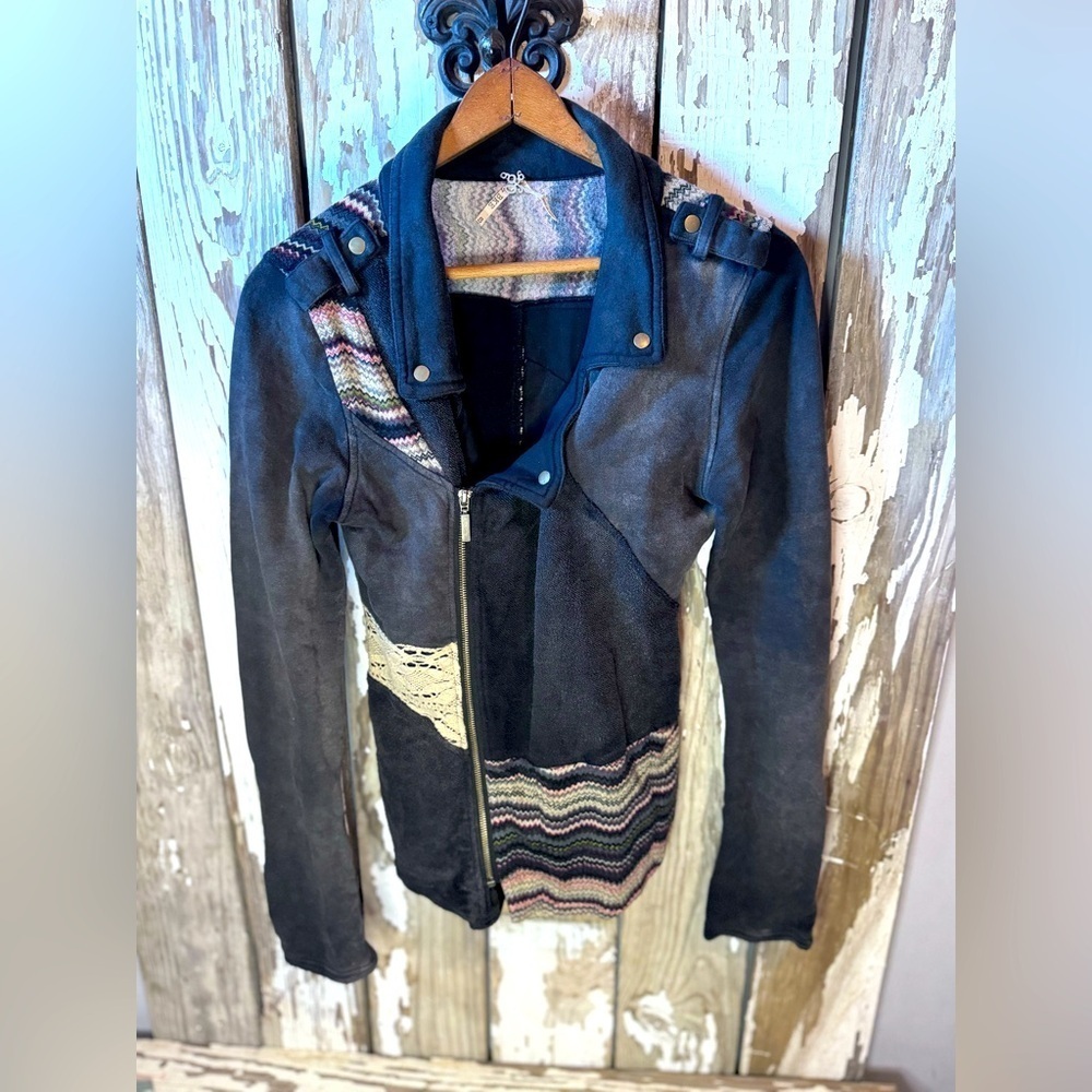 Gimmicks by BKE Jacket Faded Black multi pattern zipper sleeves moto size small